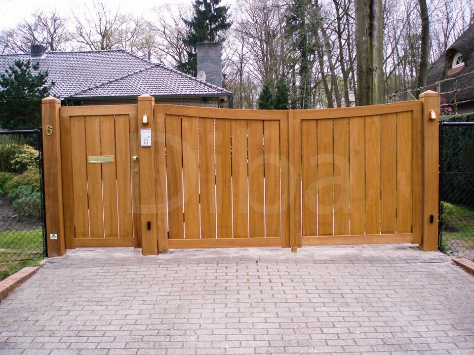 Schijnwerk buitenpoort houten poort specialist