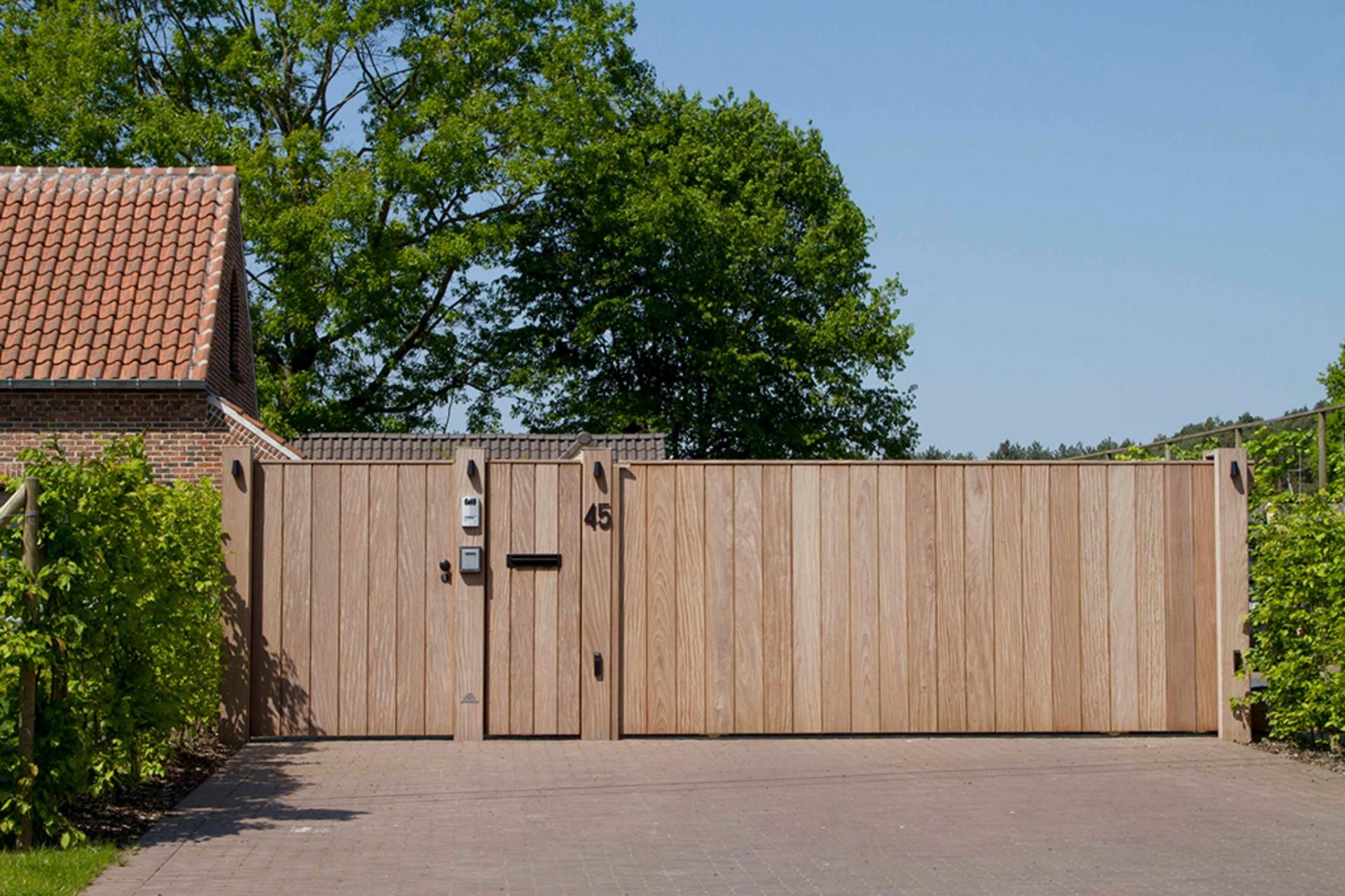 Brede poort met aparte loopdeur – Diba Outdoor