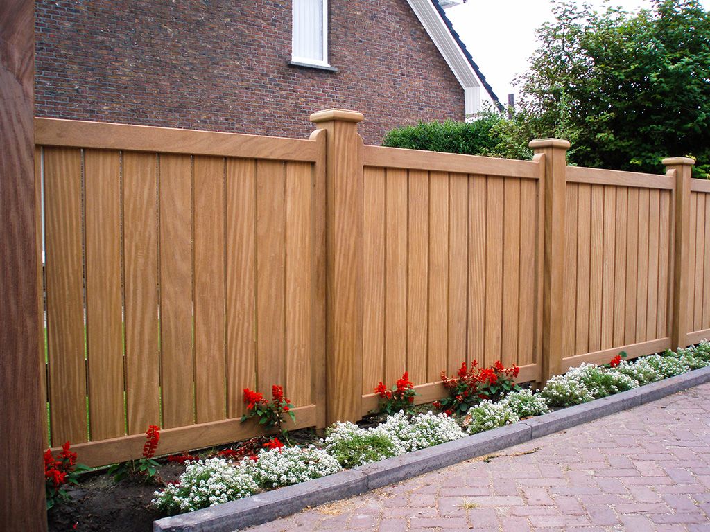 Houten tuindeur met panelen – realisatie Diba Outdoor